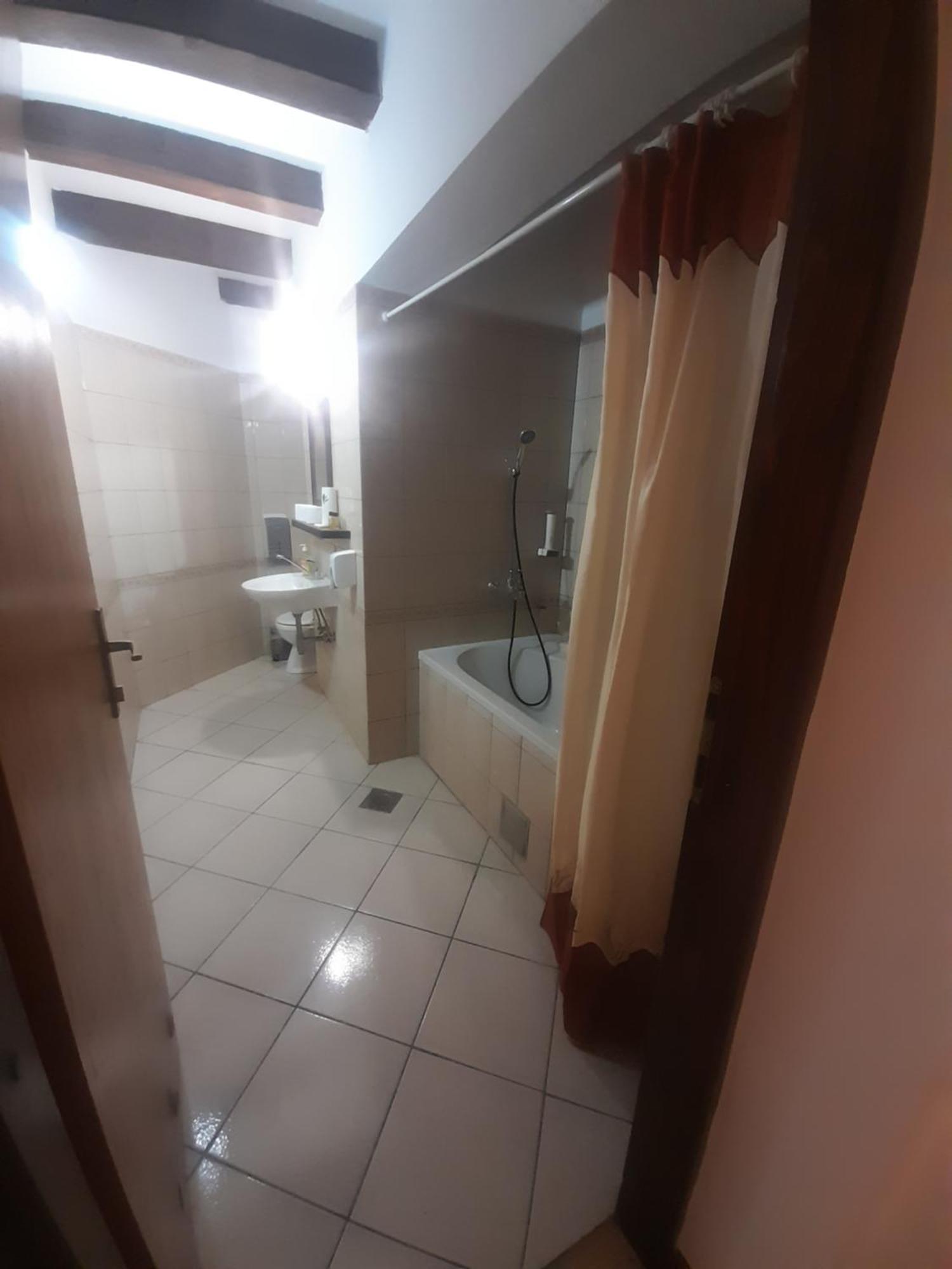 Teuta Palace Dom Faletici Hotel Sarajevo Buitenkant foto